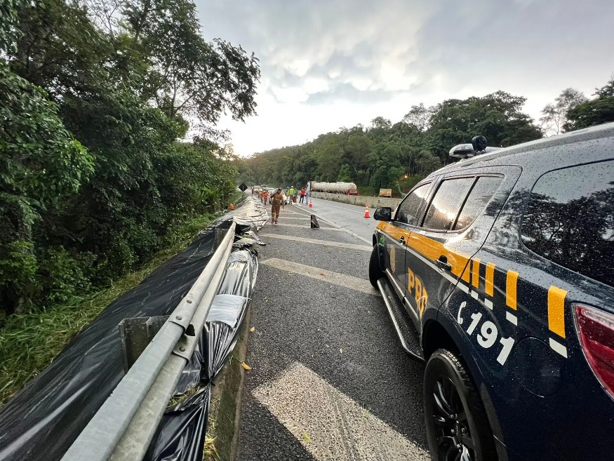 BR-277: bloqueio leva caos ao setor do Transporte de Cargas